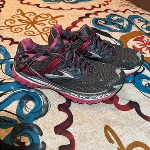 Women’s BROOK Sneakers